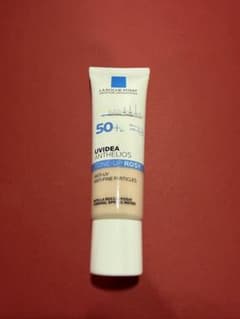 LA ROCHE-POSAY UVIDEA ANTHELIOS TONE-UPのサムネイル