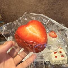 アップルパイ甘くない いちご スクイーズ - メルカリ