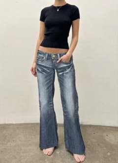 VIENUS BLISS ブーツカットデニムパンツ ローライズ 牛革ラベルのサムネイル