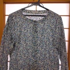 大きなサイズ チュニック 小花柄 前ボタン - メルカリ