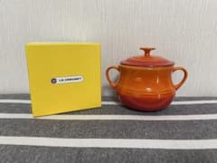 新品✨LE CREUSET ストーンウェア 蓋付きポットのサムネイル