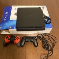 PS4 本体とコントローラー２つ　箱つきのサムネイル