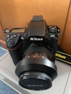 Nikon D700 フルサイズ機レンズ、バッテリーグリップセットのサムネイル