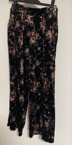 花柄 ベロア調 ワイドパンツ Mサイズのサムネイル