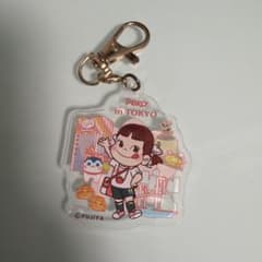 不二家 ペコちゃん アクリルキーホルダー Peko in TOKYO - メルカリ