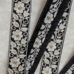 布地　ブラック　１ｍ　インド刺繍リボンのサムネイル