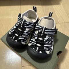 KEEN ゼブラ柄 ベビーサンダルのサムネイル