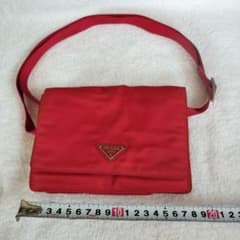 PRADA レッド ショルダーバッグのサムネイル