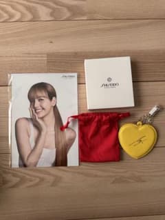 【非売品】資生堂 LISA ハートミラー 名古屋高島屋限定 BLACKPINKのサムネイル