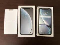 新品未使用　ドコモSIMロック解除済み　iPhone XR　64GB　WHITEのサムネイル
