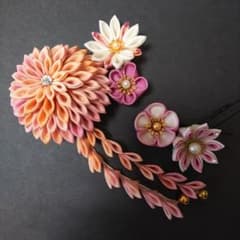 つまみ細工 髪飾り 手染め正絹【オレンジ～ピンク】のサムネイル