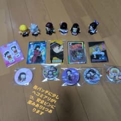 アニメキャラクター フィギュアと缶バッジセットのサムネイル