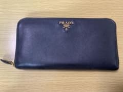 プラダ　長財布　ブラック　中古正規品のサムネイル