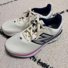 値下中【美品】NewBalance520 ランニングシューズ　レディース25.0のサムネイル