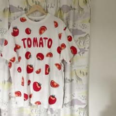 最終お値下げ‼️大きいサイズ　プニュズ　Tシャツ　トマトのサムネイル