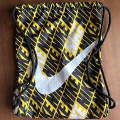 NIKE ナップサック ブラック イエロー 総柄 リュック バックのサムネイル