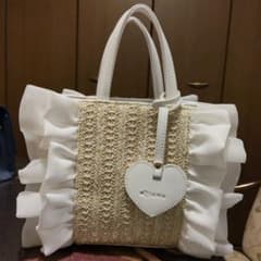 DIANA フリル付きハンドバッグ ホワイト DIANA フリル付きハンドバッグ ホワイト - メルカリ