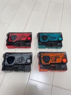 仮面ライダー ゼロワン プログライズキー DX 4種類のサムネイル
