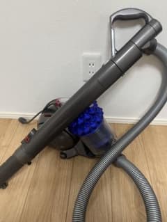 【本体美品】Dyson キャニスター掃除機 CY24 本体 各種ノズル付き Dyson CY24 掃除機(キャニスター)本体 - メルカリ