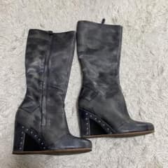 【スタッズ】UGG アグ 本革レザー ウェッジソールミドルブーツ グレー 23