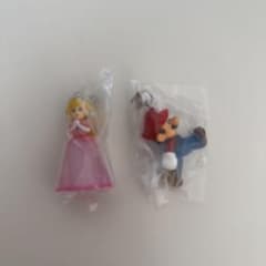 新品未開封　スーパーマリオブラザーズ めじるしアクセサリー　マリオ　ピーチのサムネイル