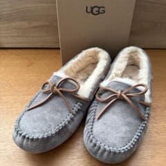 【ほぼ未使用】UGG DAKOTA グレー スエード モカシン 24cm 美品 UGG モカシン DAKOTA 5612 W/PWTR グレー 24.0㎝ - メルカリ