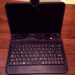 【早い者勝ち】ブック型内蔵キーボードのサムネイル