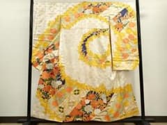 着物□豪華振袖 駒刺繍 舞蝶草花文 金彩 正絹 逸品 - メルカリ