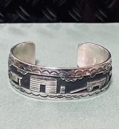 ナバホ族R.H.BEGAY STERLING 刻印 バングル SILVER925 ナバホ族R.H.BEGAY STERLING 刻印 バングル SILVER925 - メルカリ