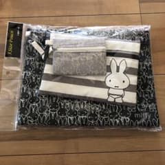 新品✨オールミッフィー3連ポーチのサムネイル