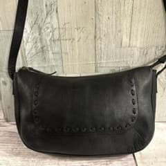 ungaro ウンガロ　ブラックレザー ショルダーバッグ