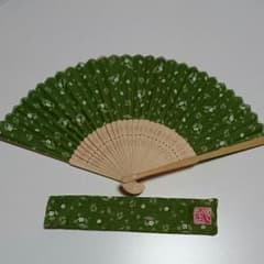 扇子 抹茶色 小花柄のサムネイル