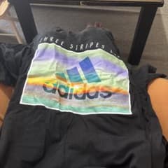 adidas グラフィック Tシャツ ブラック Sサイズのサムネイル