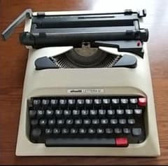OlivettiLETTERA12タイプライター廃盤お値下げ最終 m81248081560_1.jpg?1705786134