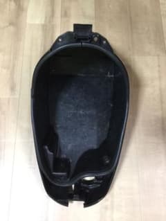 中古 スズキZZ CA1PB 純正 メットイン ボックスのサムネイル