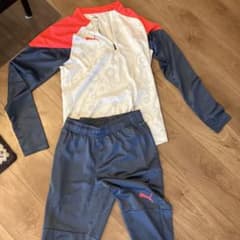 PUMA ピステ上下セット Mサイズ ホワイト/レッドのサムネイル