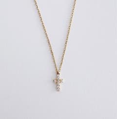 MARI様専用】アーカー K18クロスパヴェ ネックレス - メルカリ