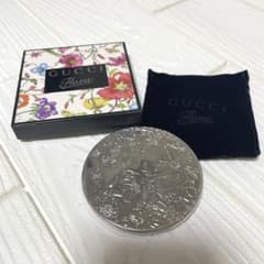 【未開封】GUCCI コンパクトミラー　ノベルティ　メイク　鏡　シルバー 未開封】GUCCI コンパクトミラー ノベルティ メイク 鏡 シルバー