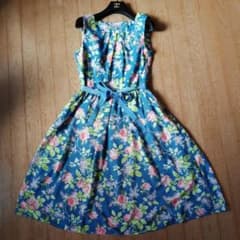 ★美品 　ローラアシュレイ　ワンピース　サイズ11　花柄のサムネイル