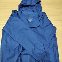 値下げユニクロPOCKETABLE PARKA 140 KIDS青のサムネイル