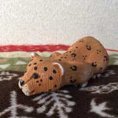 チーター 陶器 置物 かわいいのサムネイル