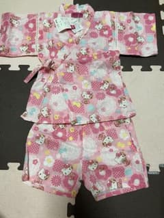 希悠翠香様⭐︎専用⭐︎甚平　キティ　新品未使用のサムネイル
