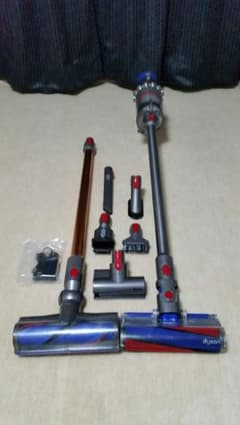 ヒロ様専用　V10 SV12 サイクロン掃除機　ヘッド2つにオマケ付き！のサムネイル