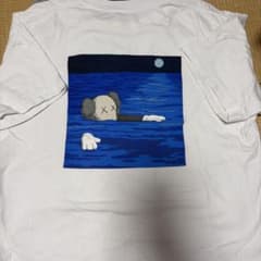 KAWS Tシャツ ホワイトユニクロコラボのサムネイル