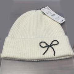 新品　ZARA ホワイト リブ編みニット帽のサムネイル