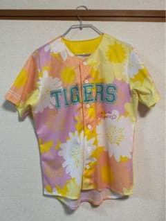 阪神タイガース ユニフォームのサムネイル