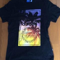 adidasのTシャツのサムネイル