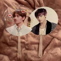 BTS V ミニうちわ マスター WAKE UP - メルカリ