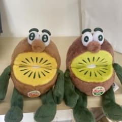 Zespri セスプリ キウイブラザーズ ぬいぐるみ 小 2点セット - メルカリ