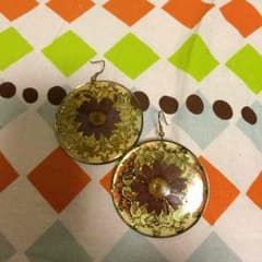 新品アンティーク風押花ピアスのサムネイル